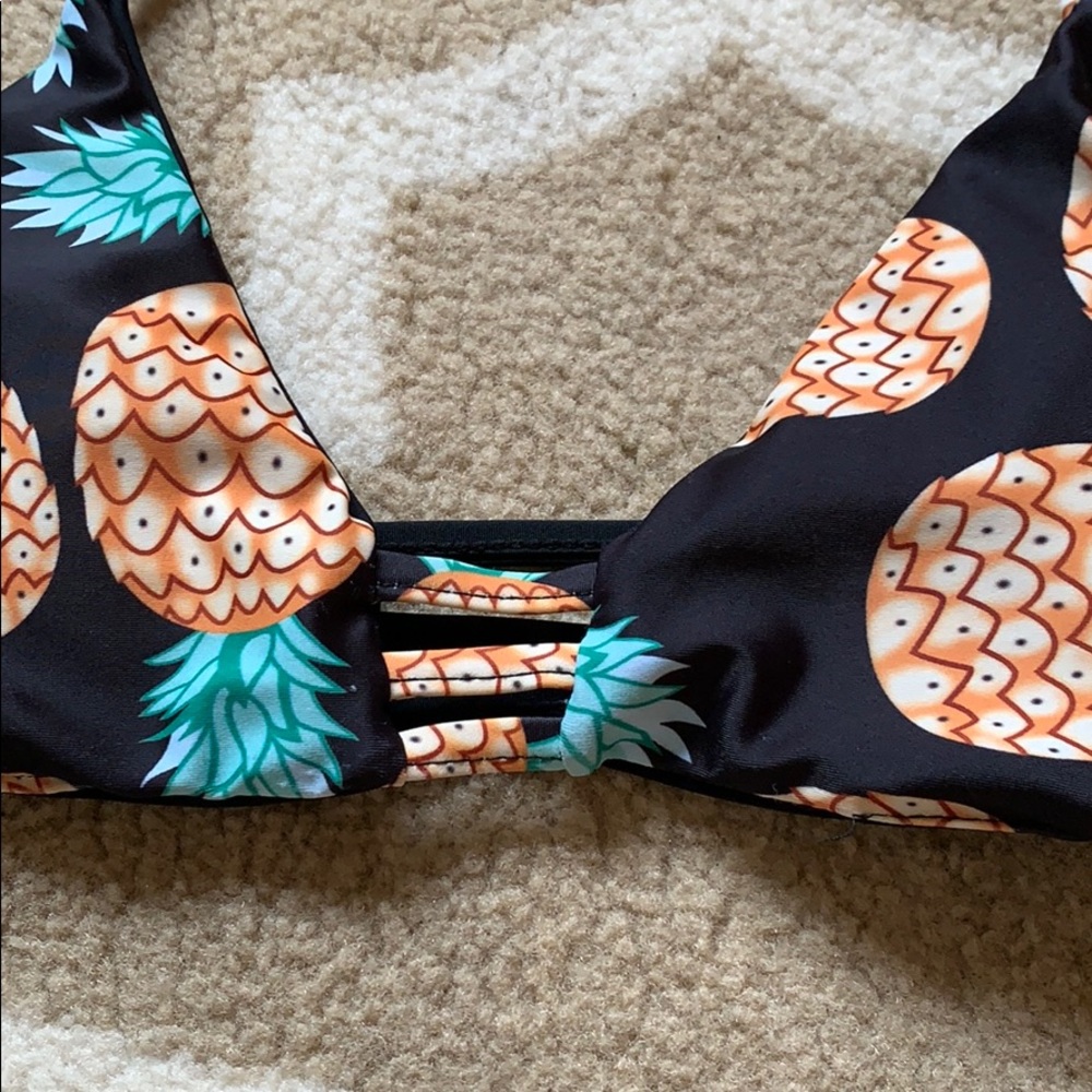 Bikini - Picture 2 of 4